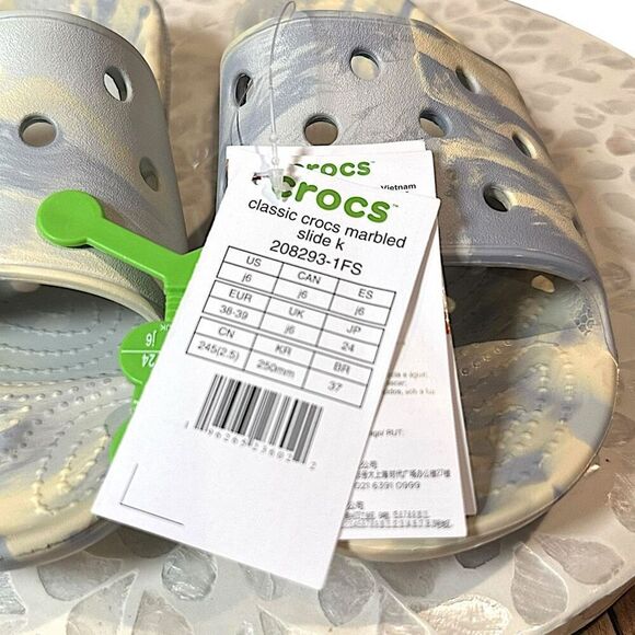 NWT Crocs Classic Slip-On Marbled Slide 208293‑1FS Unisex Youth Size J6 Women’s - Picture 3 of 11